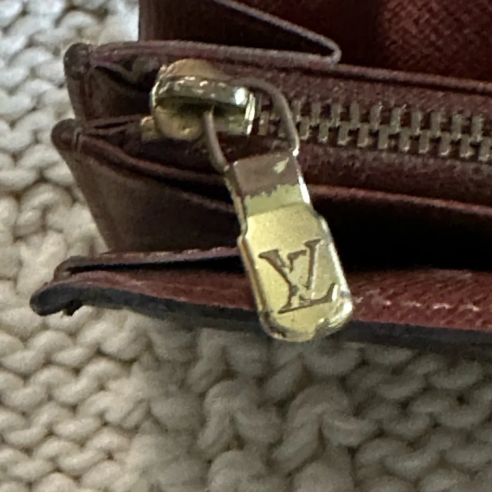 Authentic Louis Vuitton Wallet; used as a crossbody reposhing from @Jebwa